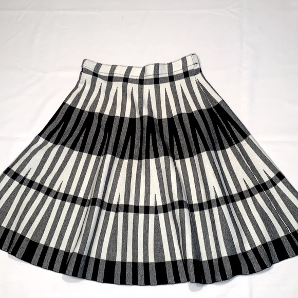 Sioni black and white beautiful Skirt - Picture 5 of 7